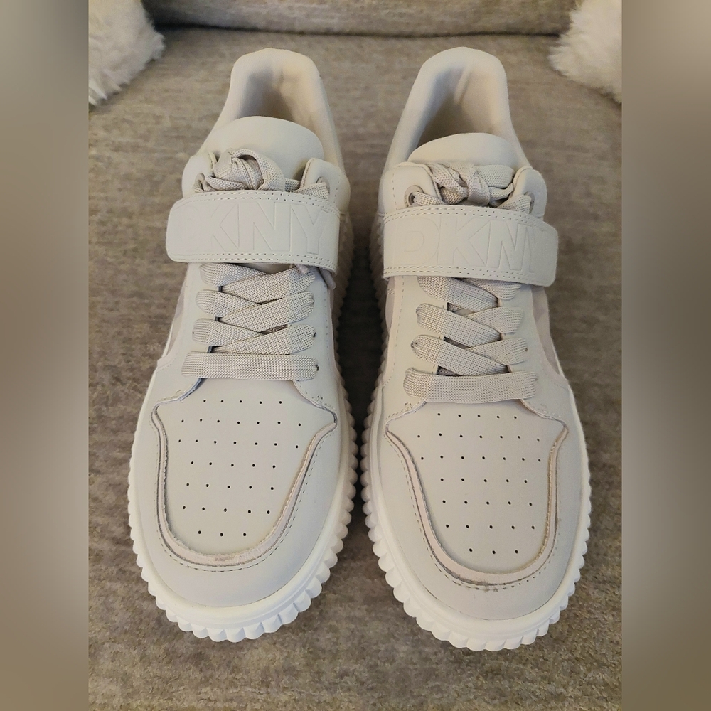 DKNY Loami Wedge Sneaker (color:"Bone") Size 8 NIB - Picture 3 of 12